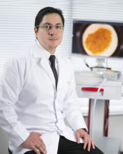 Dr. Víctor Pinos